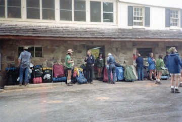 232.jpg--packs, t-shirt bldg