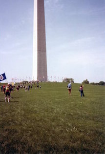 245.jpg--hikers to w-monument, larger