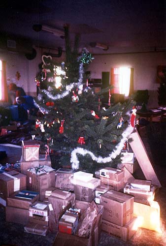 tree and presents